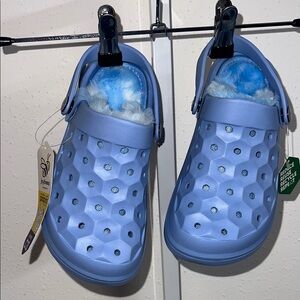 JOYBEES NWT Kids' Light Blue Slip-On Clogs with Removable Fuzzy Lining